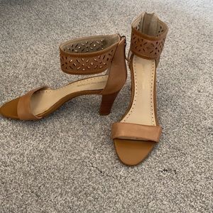 Adrienne Vittadini heels 👠